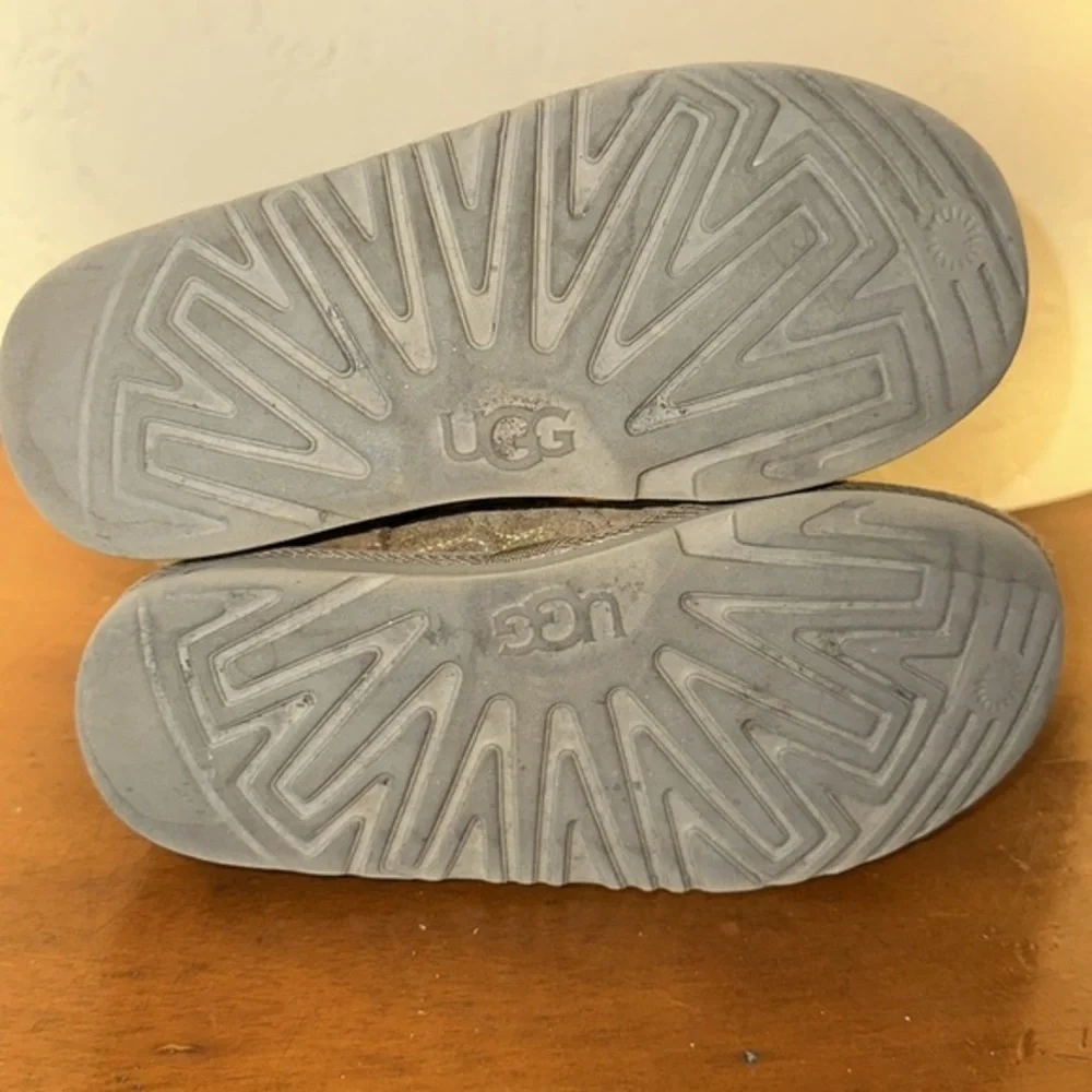 UGG used couple